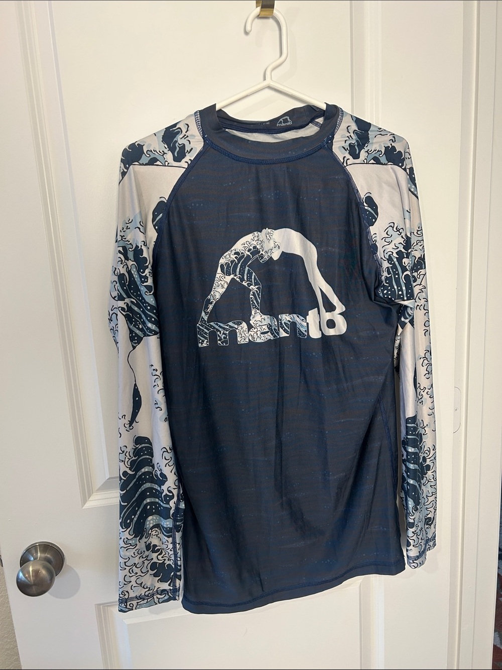 Men's Navy Long-Sleeve Rash Guard with White Wave Sleeves